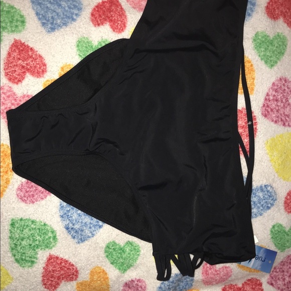 2 piece bikini 😍 - Picture 5 of 8